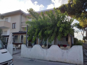 Room in BB - Spacious double room right by the sea Pineto